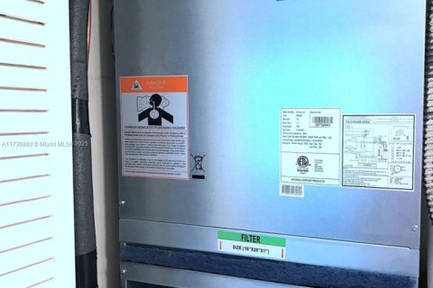 Condominio en venta en Fort Lauderdale, Florida, 1 dormitorio, 63.92 m2 № 1985137 - foto 15