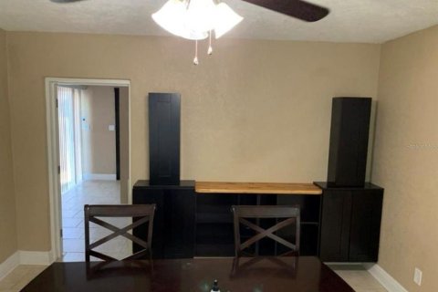 House in Saint Petersburg, Florida 2 bedrooms, 111.11 sq.m. № 1915587 - photo 7