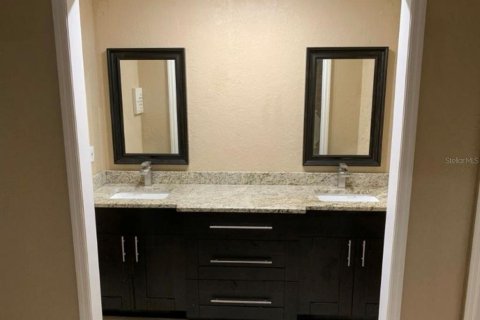 House in Saint Petersburg, Florida 2 bedrooms, 111.11 sq.m. № 1915587 - photo 18