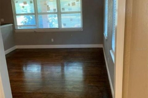 House in Saint Petersburg, Florida 2 bedrooms, 111.11 sq.m. № 1915587 - photo 3