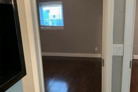 House in Saint Petersburg, Florida 2 bedrooms, 111.11 sq.m. № 1915587 - photo 15