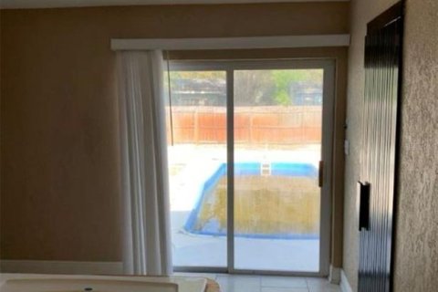 House in Saint Petersburg, Florida 2 bedrooms, 111.11 sq.m. № 1915587 - photo 20