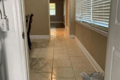 House in Saint Petersburg, Florida 2 bedrooms, 111.11 sq.m. № 1915587 - photo 10