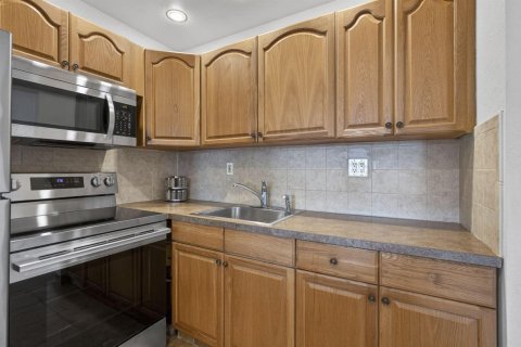 Купить кондоминиум в Уэст-Палм-Бич, Флорида 3 комнаты, 52.95м2, № 2087956 - фото 2