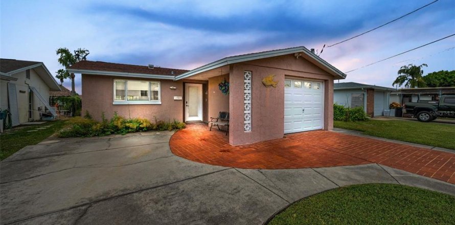 Casa en New Port Richey, Florida 2 dormitorios, 99.5 m2 № 1895044