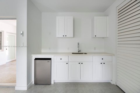 Villa ou maison à louer à Miami, Floride: 1 chambre, 20.44 m2 № 1934500 - photo 5