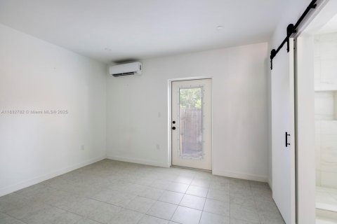 Villa ou maison à louer à Miami, Floride: 1 chambre, 20.44 m2 № 1934500 - photo 4