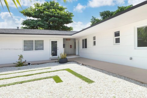 Villa ou maison à louer à Miami, Floride: 1 chambre, 20.44 m2 № 1934500 - photo 2