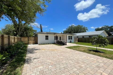Villa ou maison à Fort Lauderdale, Floride 3 chambres, 92.9 m2 № 2417426
