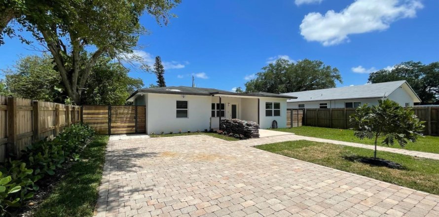 Villa ou maison à Fort Lauderdale, Floride 3 chambres, 92.9 m2 № 2417426
