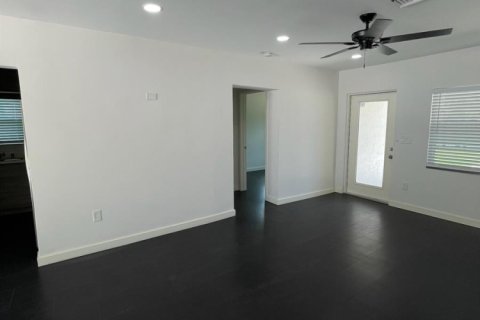 Villa ou maison à louer à Fort Lauderdale, Floride: 3 chambres, 92.9 m2 № 2417426 - photo 12