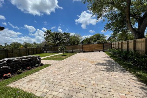 Villa ou maison à louer à Fort Lauderdale, Floride: 3 chambres, 92.9 m2 № 2417426 - photo 4