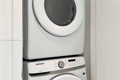 Condominio en venta en Miami, Florida, 2 dormitorios, 81.29 m2 № 1974720 - foto 30