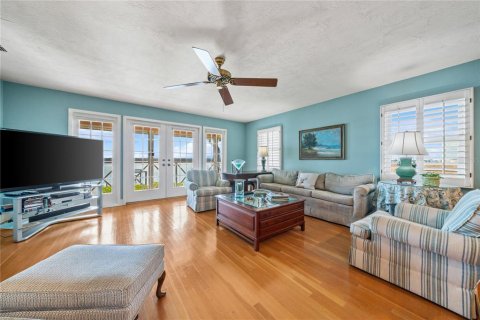 House in Saint Petersburg, Florida 3 bedrooms, 252.69 sq.m. № 1803057 - photo 24