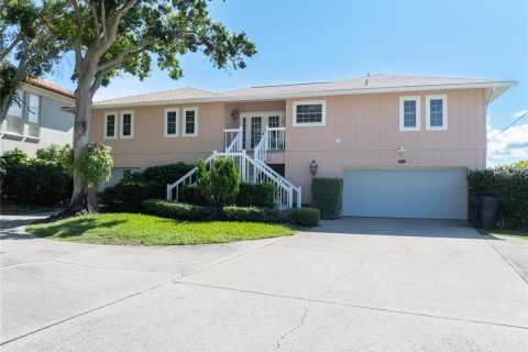 House in Saint Petersburg, Florida 3 bedrooms, 252.69 sq.m. № 1803057 - photo 4