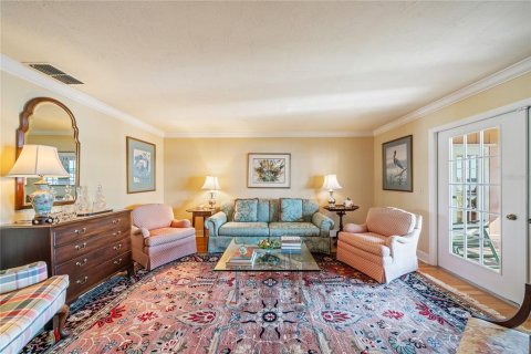 House in Saint Petersburg, Florida 3 bedrooms, 252.69 sq.m. № 1803057 - photo 7