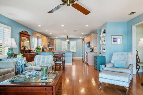 House in Saint Petersburg, Florida 3 bedrooms, 252.69 sq.m. № 1803057 - photo 27