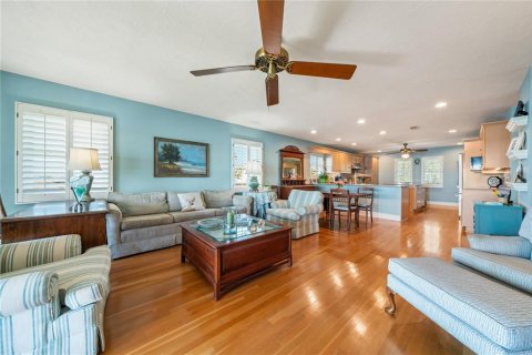 House in Saint Petersburg, Florida 3 bedrooms, 252.69 sq.m. № 1803057 - photo 28