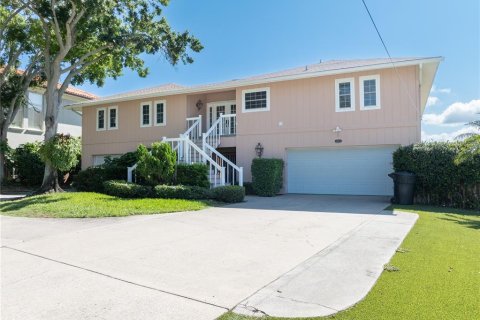 House in Saint Petersburg, Florida 3 bedrooms, 252.69 sq.m. № 1803057 - photo 3