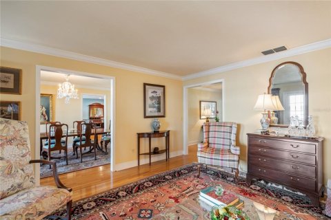 House in Saint Petersburg, Florida 3 bedrooms, 252.69 sq.m. № 1803057 - photo 9