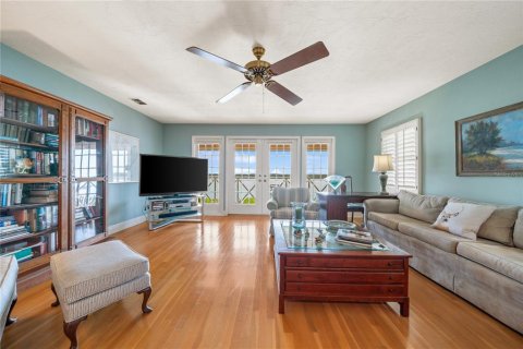 House in Saint Petersburg, Florida 3 bedrooms, 252.69 sq.m. № 1803057 - photo 25