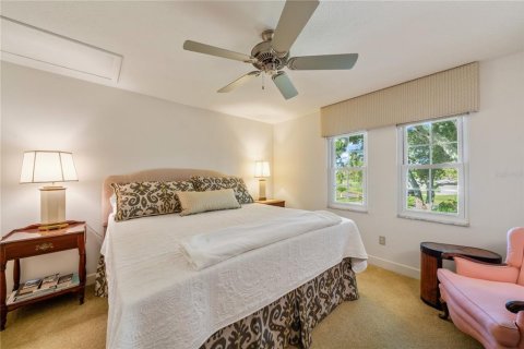House in Saint Petersburg, Florida 3 bedrooms, 252.69 sq.m. № 1803057 - photo 14