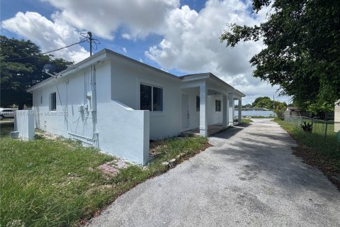 House in Homestead, Florida 3 bedrooms, 222.97 sq.m. № 1882368 - photo 1