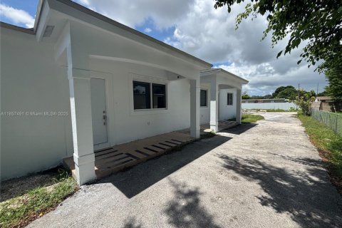 House in Homestead, Florida 3 bedrooms, 222.97 sq.m. № 1882368 - photo 3