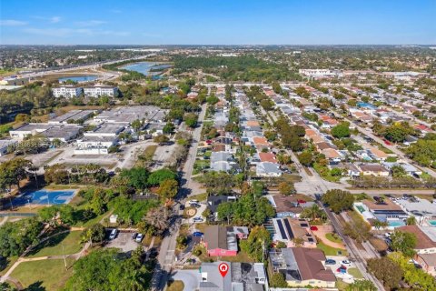 House in Miramar, Florida 3 bedrooms, 229.47 sq.m. № 2243953 - photo 21