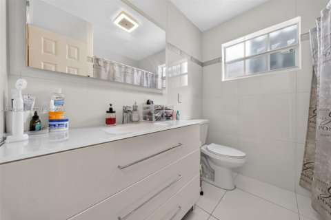 House in Miramar, Florida 3 bedrooms, 229.47 sq.m. № 2243953 - photo 15