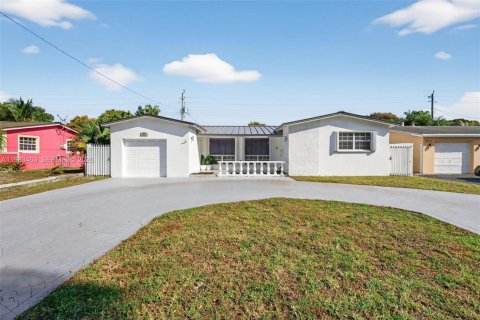 House in Miramar, Florida 3 bedrooms, 229.47 sq.m. № 2243953