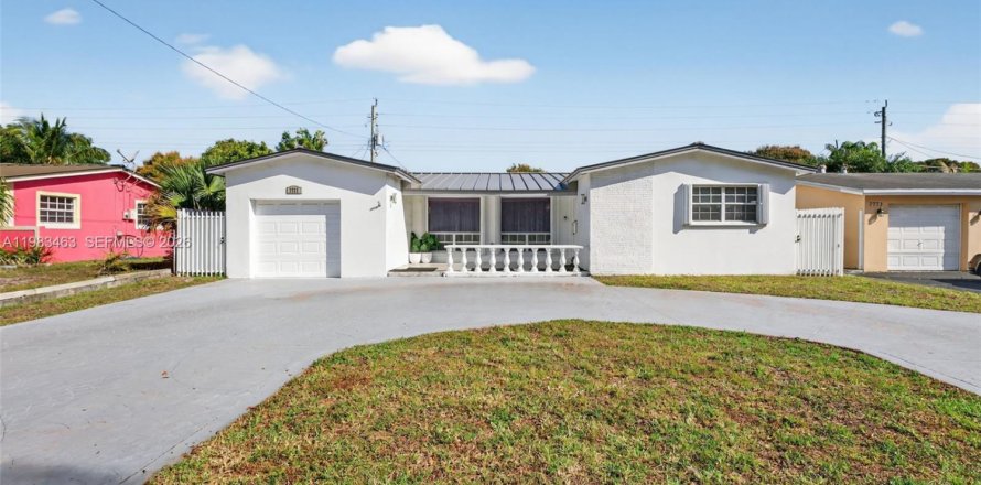 House in Miramar, Florida 3 bedrooms, 229.47 sq.m. № 2243953