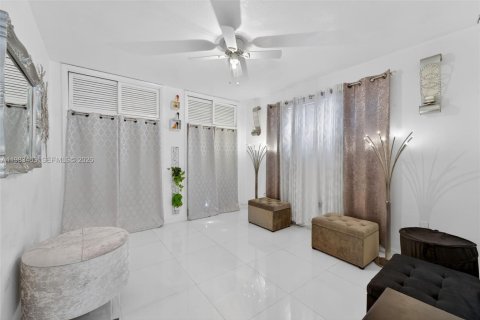 House in Miramar, Florida 3 bedrooms, 229.47 sq.m. № 2243953 - photo 11