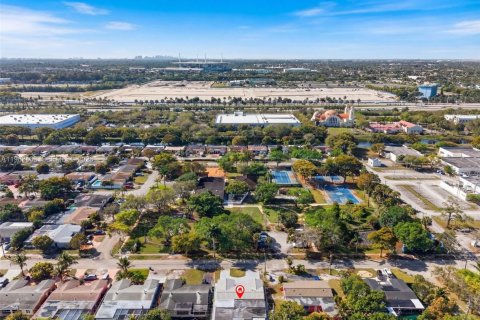 House in Miramar, Florida 3 bedrooms, 229.47 sq.m. № 2243953 - photo 22