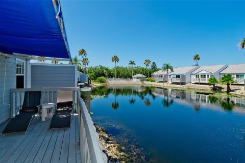 Villa ou maison à vendre à Bradenton, Floride: 2 chambres, 127.09 m2 № 2200419 - photo 2