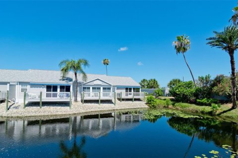 Villa ou maison à vendre à Bradenton, Floride: 2 chambres, 127.09 m2 № 2200419 - photo 4
