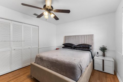 House in Davie, Florida 4 bedrooms, 177.26 sq.m. № 1978346 - photo 18