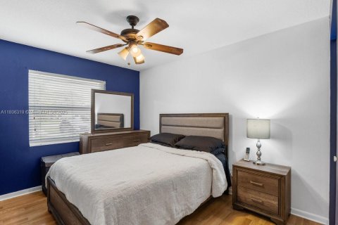 House in Davie, Florida 4 bedrooms, 177.26 sq.m. № 1978346 - photo 17