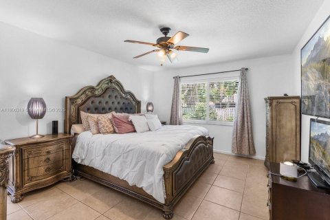 House in Davie, Florida 4 bedrooms, 177.26 sq.m. № 1978346 - photo 19