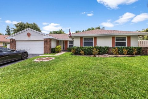 House in Davie, Florida 4 bedrooms, 177.26 sq.m. № 1978346 - photo 1
