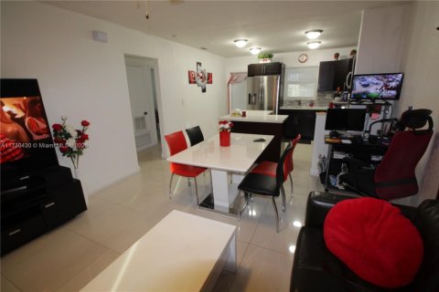 House in Miami Gardens, Florida 3 bedrooms, 99.31 sq.m. № 1812392 - photo 4