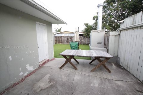 House in Miami Gardens, Florida 3 bedrooms, 99.31 sq.m. № 1812392 - photo 13
