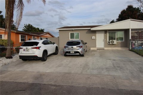 House in Miami Gardens, Florida 3 bedrooms, 99.31 sq.m. № 1812392 - photo 2