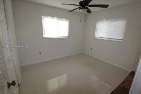 House in Miami Gardens, Florida 3 bedrooms, 99.31 sq.m. № 1812392 - photo 8