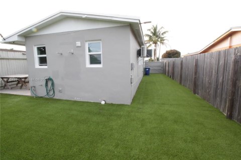 House in Miami Gardens, Florida 3 bedrooms, 99.31 sq.m. № 1812392 - photo 18