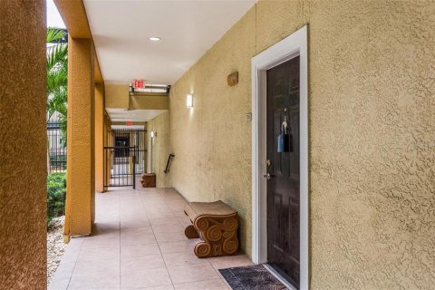 Condo in Tampa, Florida, 1 bedroom  № 1563868 - photo 23