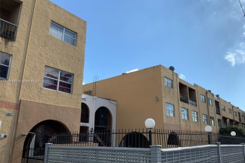 Condominio en venta en Hialeah, Florida, 2 dormitorios, 96.9 m2 № 1862922 - foto 3