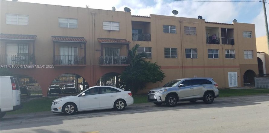 Condominio en Hialeah, Florida, 2 dormitorios  № 1862922