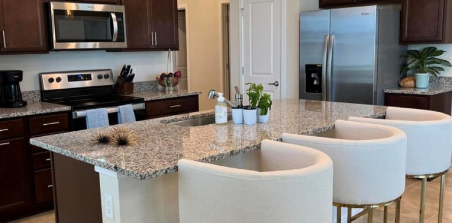 Villa ou maison à Kissimmee, Floride 4 chambres, 146.79 m2 № 2279041