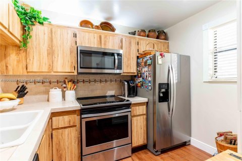Condominio en alquiler en Sunrise, Florida, 3 dormitorios, 88.26 m2 № 1951953 - foto 3